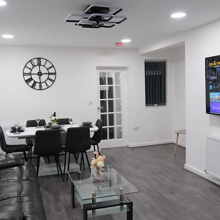 Modernized Three Bedroom House Near City Stadium, Attractions, City Centre - Sky N Netflix - Convenient Transport Манчестер Екстер'єр фото