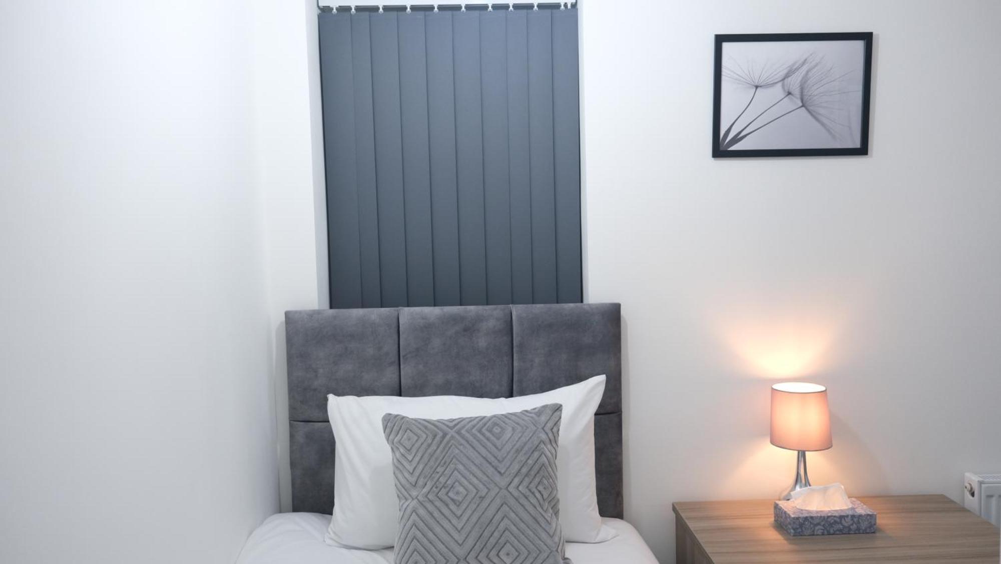 Modernized Three Bedroom House Near City Stadium, Attractions, City Centre - Sky N Netflix - Convenient Transport Манчестер Екстер'єр фото