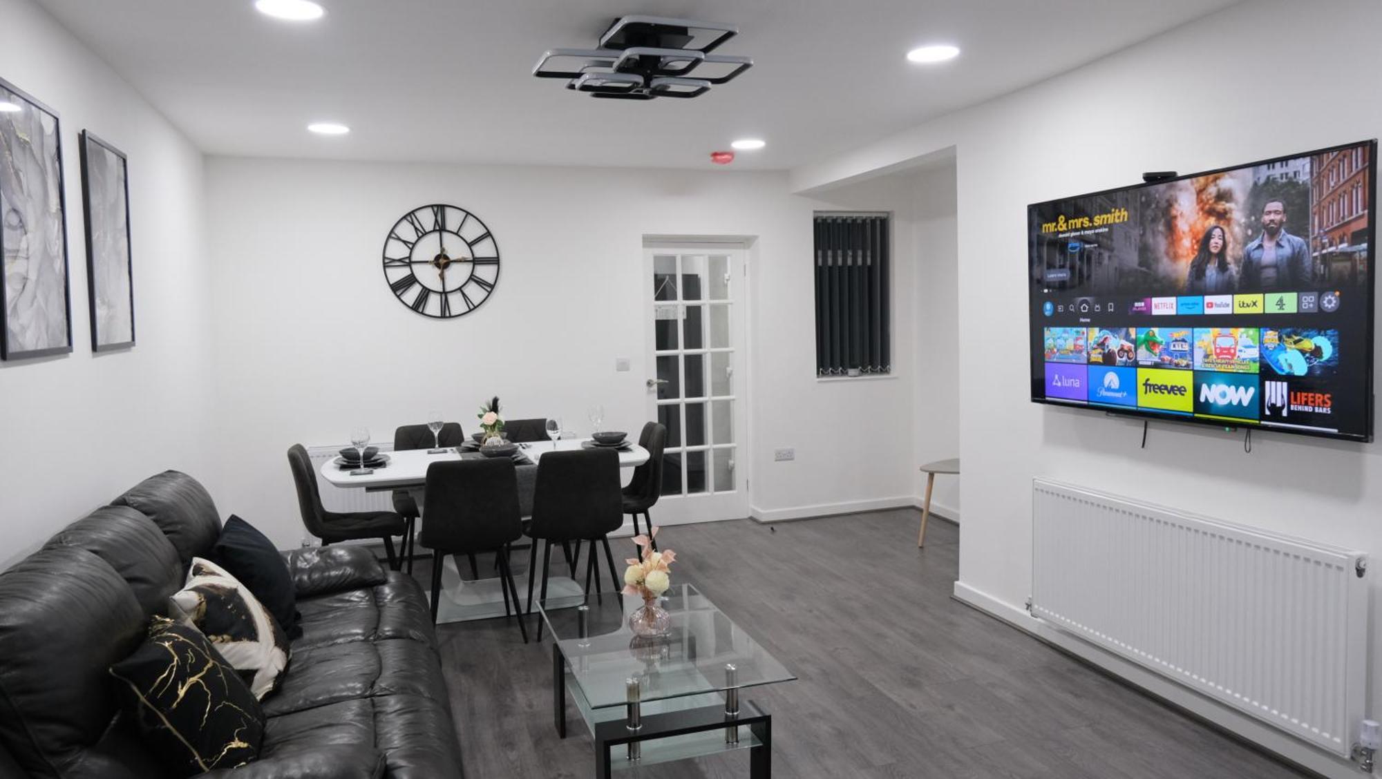 Modernized Three Bedroom House Near City Stadium, Attractions, City Centre - Sky N Netflix - Convenient Transport Манчестер Екстер'єр фото