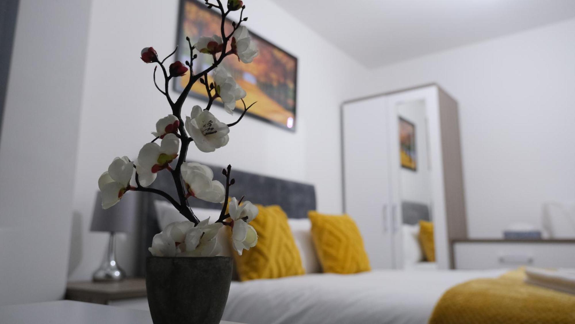 Modernized Three Bedroom House Near City Stadium, Attractions, City Centre - Sky N Netflix - Convenient Transport Манчестер Екстер'єр фото