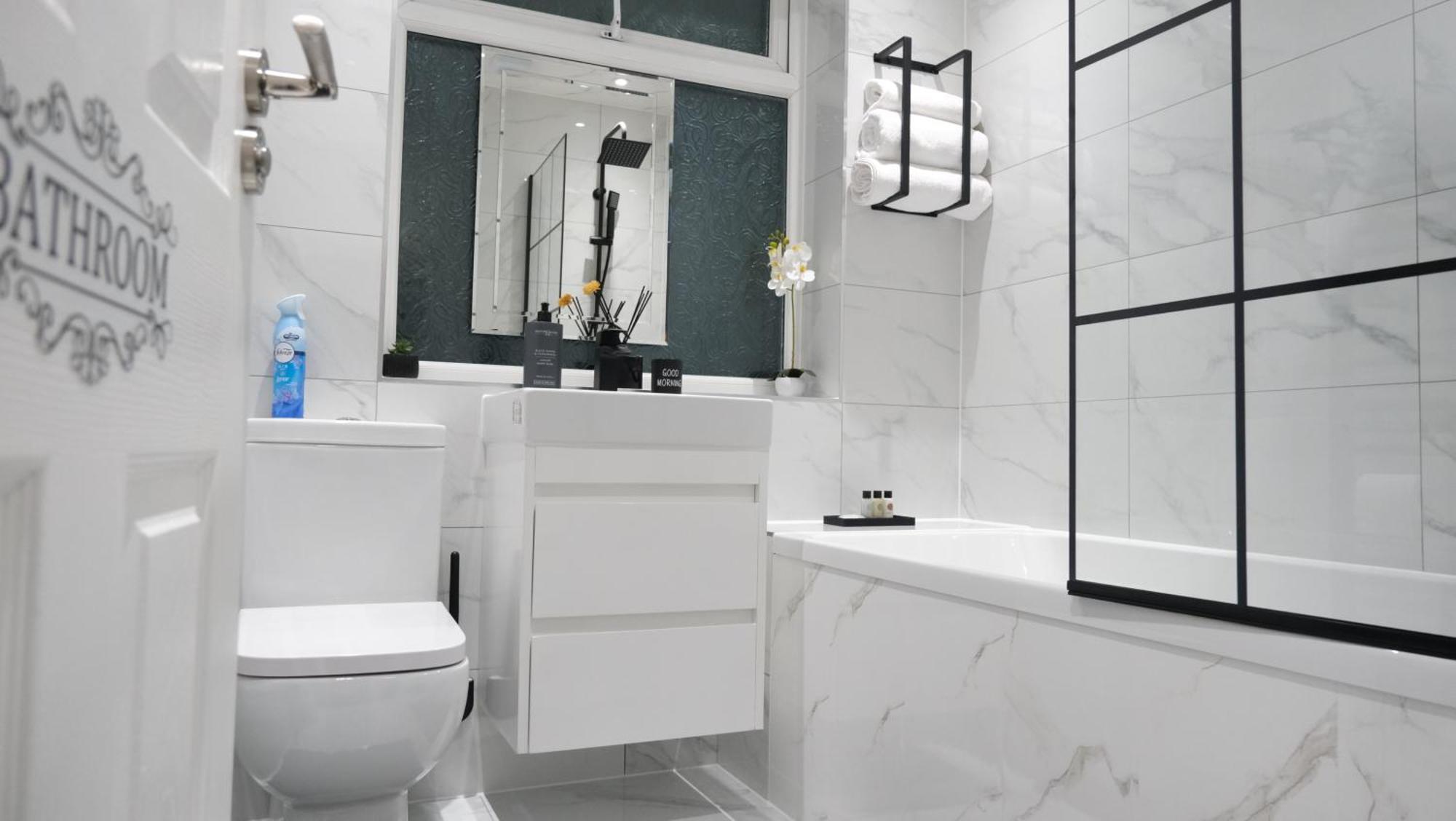 Modernized Three Bedroom House Near City Stadium, Attractions, City Centre - Sky N Netflix - Convenient Transport Манчестер Екстер'єр фото